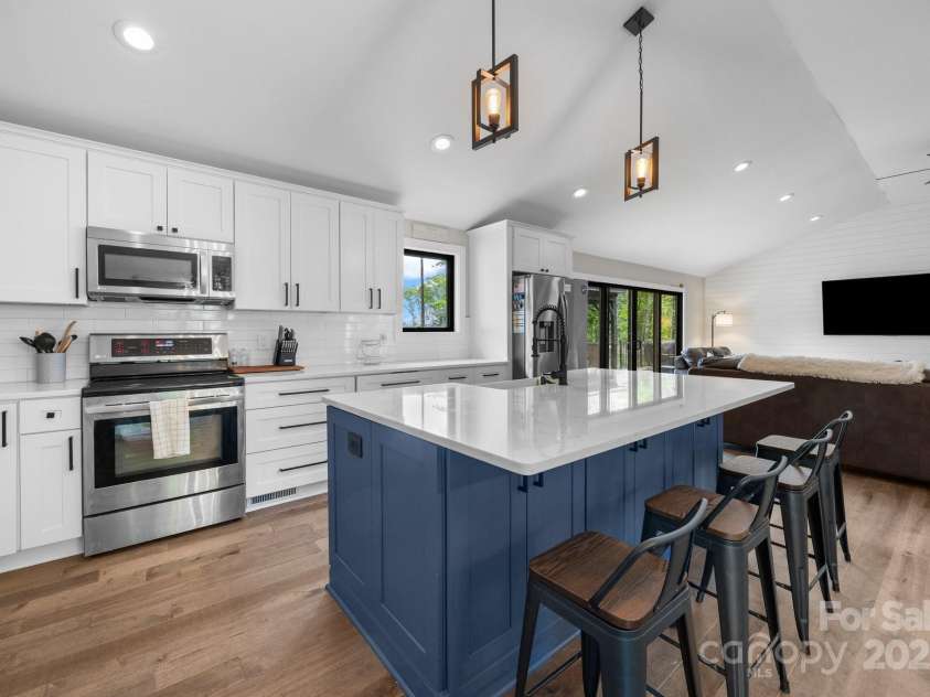 17403 Green Hill Road, Charlotte, NC 28278.  MLS# CAR4252833, YatesRealty ID 11263. 