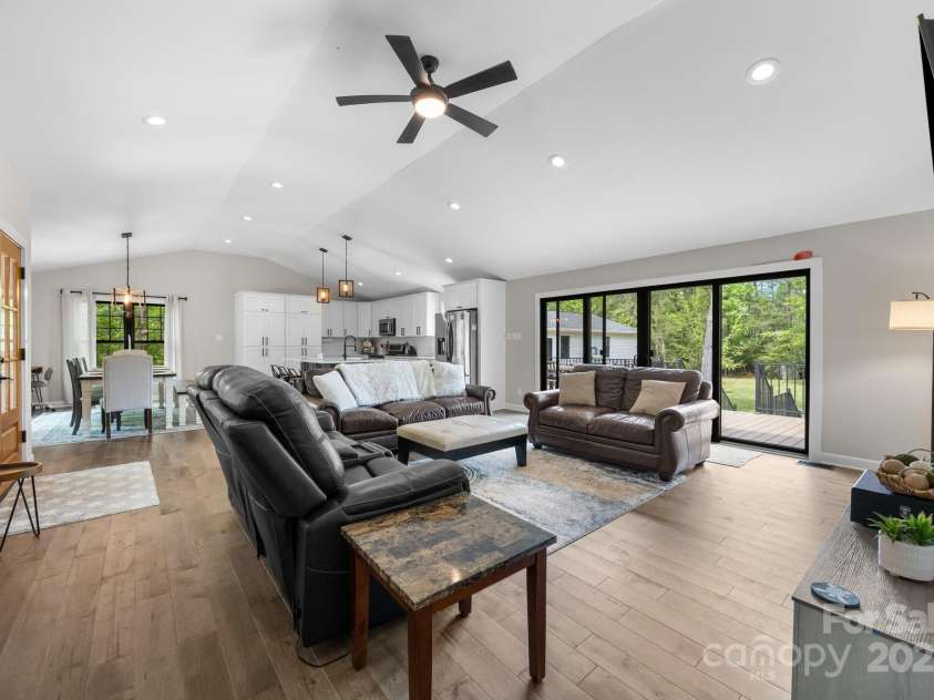 17403 Green Hill Road, Charlotte, NC 28278.  MLS# CAR4252833, YatesRealty ID 11263. 