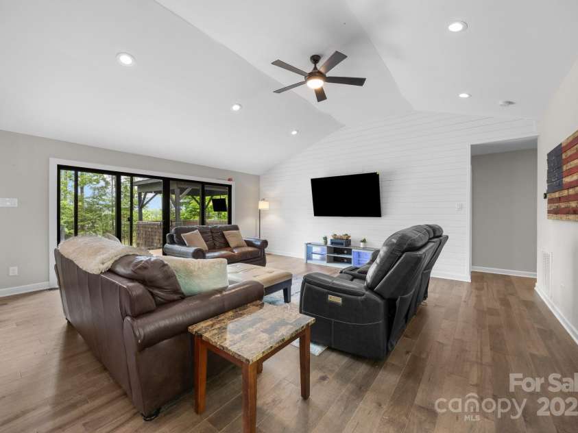 17403 Green Hill Road, Charlotte, NC 28278.  MLS# CAR4252833, YatesRealty ID 11263. 