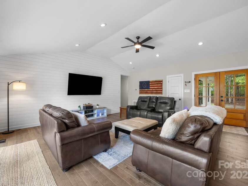 17403 Green Hill Road, Charlotte, NC 28278.  MLS# CAR4252833, YatesRealty ID 11263. 