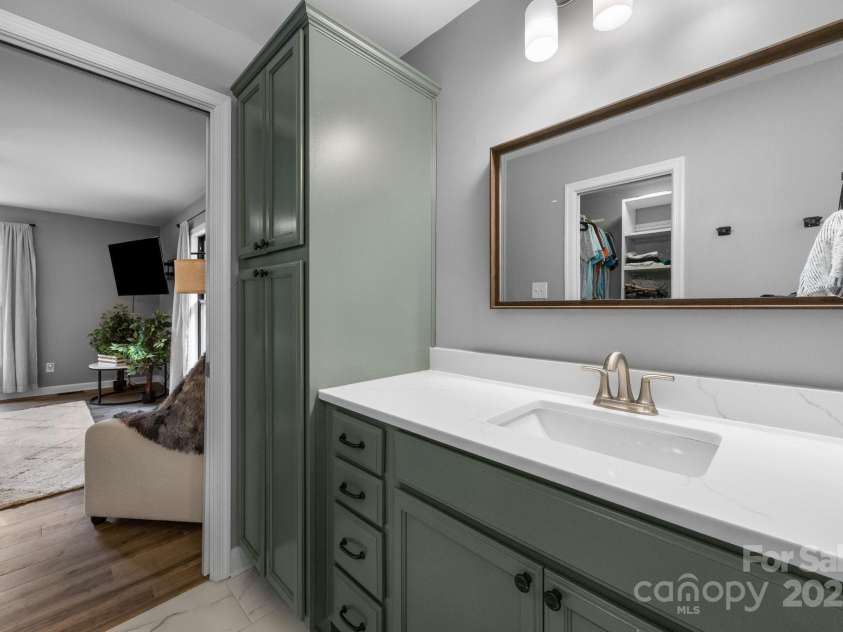 17403 Green Hill Road, Charlotte, NC 28278.  MLS# CAR4252833, YatesRealty ID 11263. 