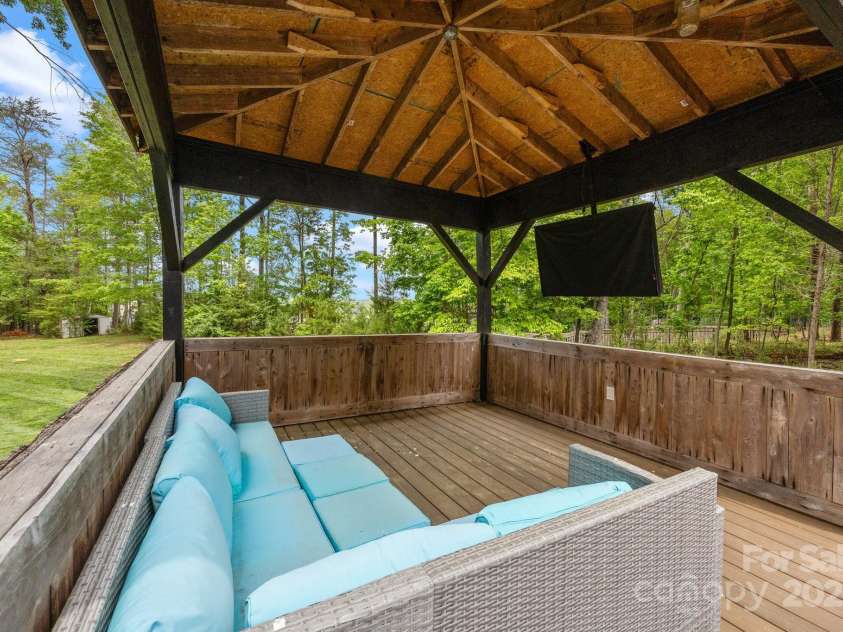 17403 Green Hill Road, Charlotte, NC 28278.  MLS# CAR4252833, YatesRealty ID 11263. 