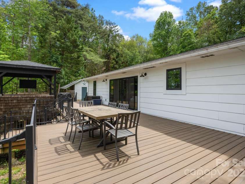 17403 Green Hill Road, Charlotte, NC 28278.  MLS# CAR4252833, YatesRealty ID 11263. 