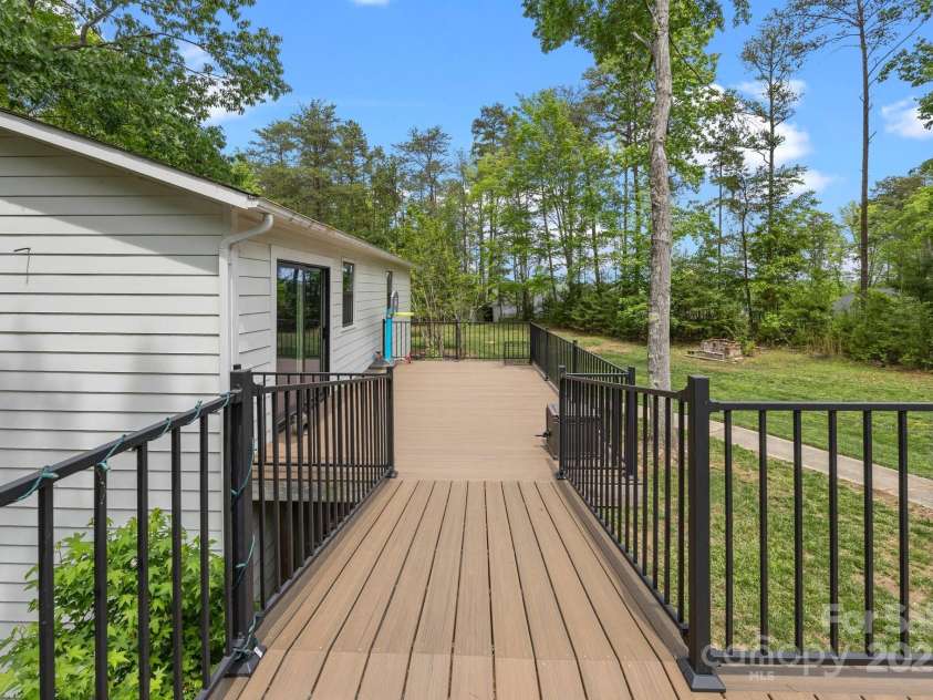 17403 Green Hill Road, Charlotte, NC 28278.  MLS# CAR4252833, YatesRealty ID 11263. 