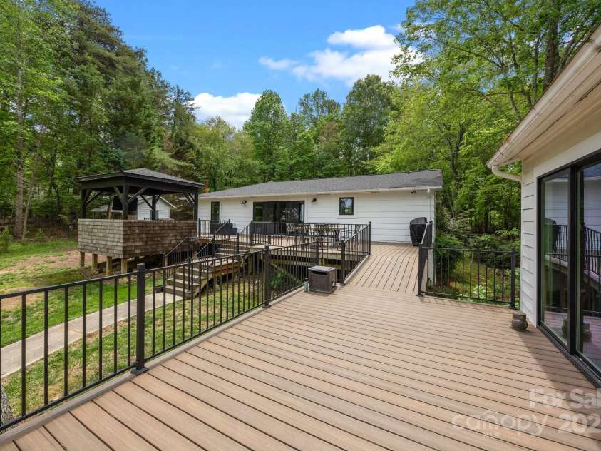 17403 Green Hill Road, Charlotte, NC 28278.  MLS# CAR4252833, YatesRealty ID 11263. 