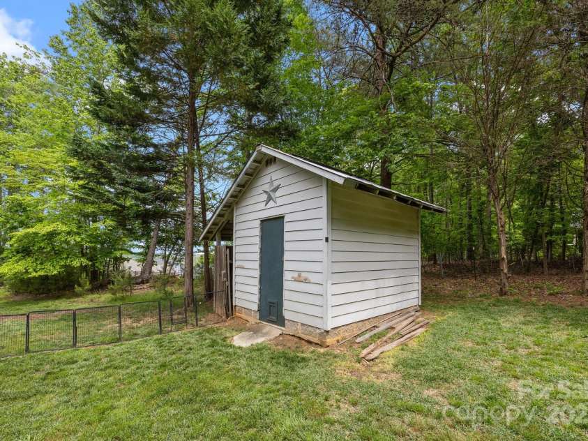 17403 Green Hill Road, Charlotte, NC 28278.  MLS# CAR4252833, YatesRealty ID 11263. 