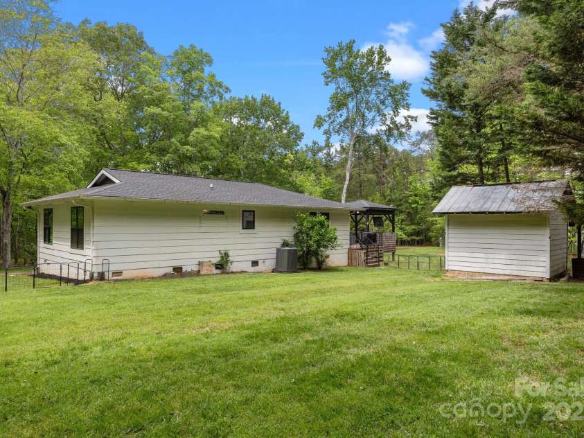 17403 Green Hill Road, Charlotte, NC 28278.  MLS# CAR4252833, YatesRealty ID 11263. 