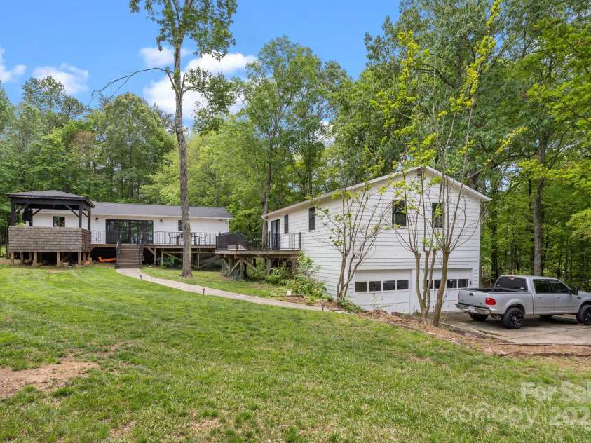 17403 Green Hill Road, Charlotte, NC 28278.  MLS# CAR4252833, YatesRealty ID 11263. 