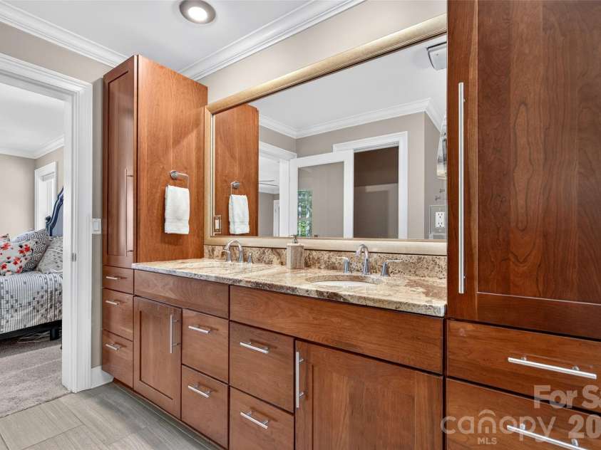 7144 Lynbrook Creek Road, Denver, NC 28037.  MLS# CAR4410382, YatesRealty ID 11263. Primary Ensuite Main Level