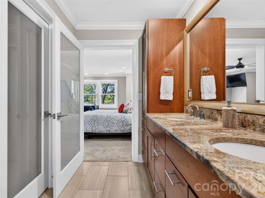 7144 Lynbrook Creek Road, Denver, NC 28037.  MLS# CAR4410382, YatesRealty ID 11263. Primary Ensuite Main Level