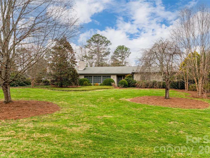 21 Pine Tree Circle, Asheville, NC 28804.  MLS# CAR4344611, YatesRealty ID 11264. 21 Pine Tree Circle