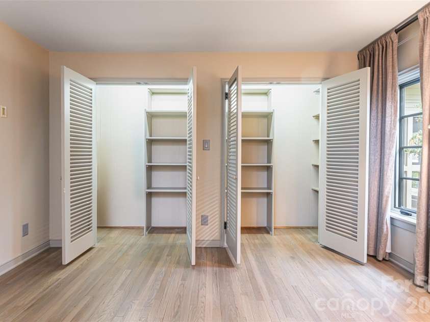 21 Pine Tree Circle, Asheville, NC 28804.  MLS# CAR4344611, YatesRealty ID 11264. Additional closets in primary suite