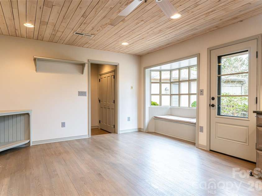21 Pine Tree Circle, Asheville, NC 28804.  MLS# CAR4344611, YatesRealty ID 11264. Breakfast area