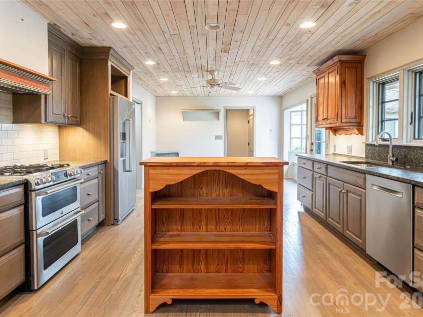 21 Pine Tree Circle, Asheville, NC 28804.  MLS# CAR4344611, YatesRealty ID 11264. Custom cabinetry