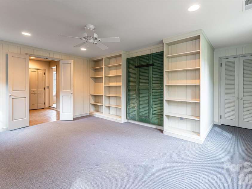 21 Pine Tree Circle, Asheville, NC 28804.  MLS# CAR4344611, YatesRealty ID 11264. Den or office