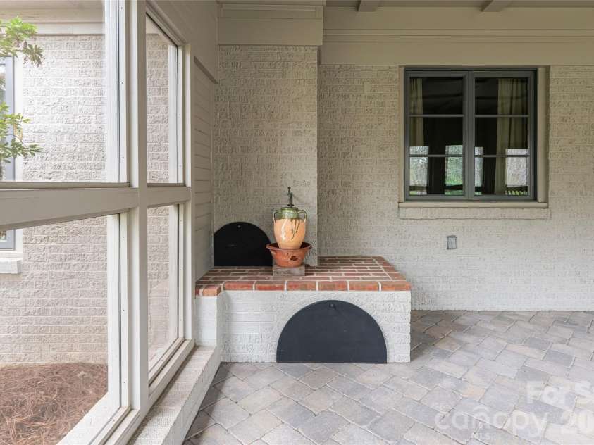 21 Pine Tree Circle, Asheville, NC 28804.  MLS# CAR4344611, YatesRealty ID 11264. Design details