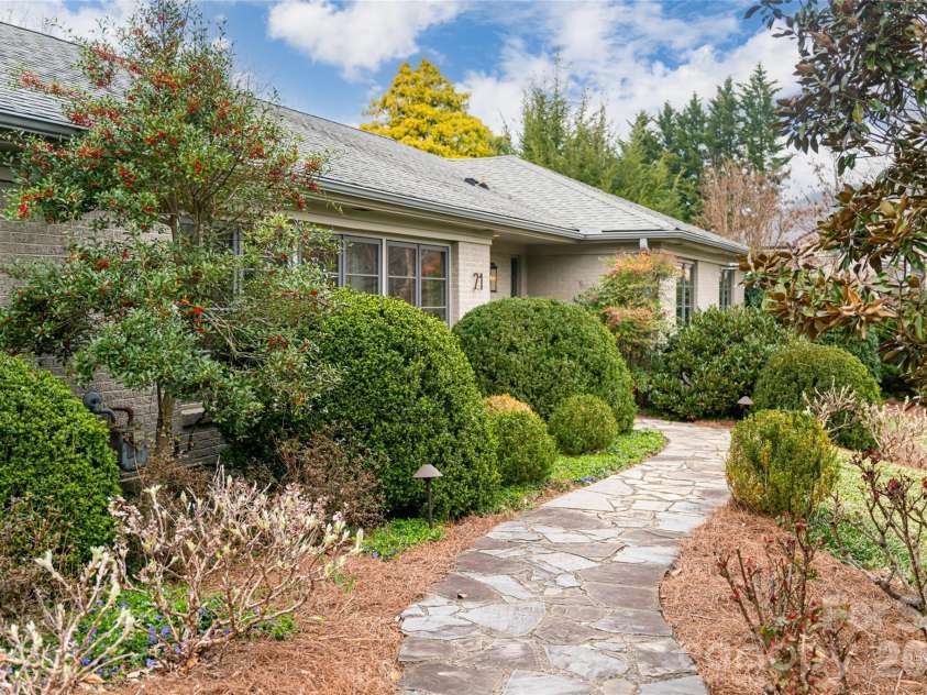 21 Pine Tree Circle, Asheville, NC 28804.  MLS# CAR4344611, YatesRealty ID 11264. Entrance