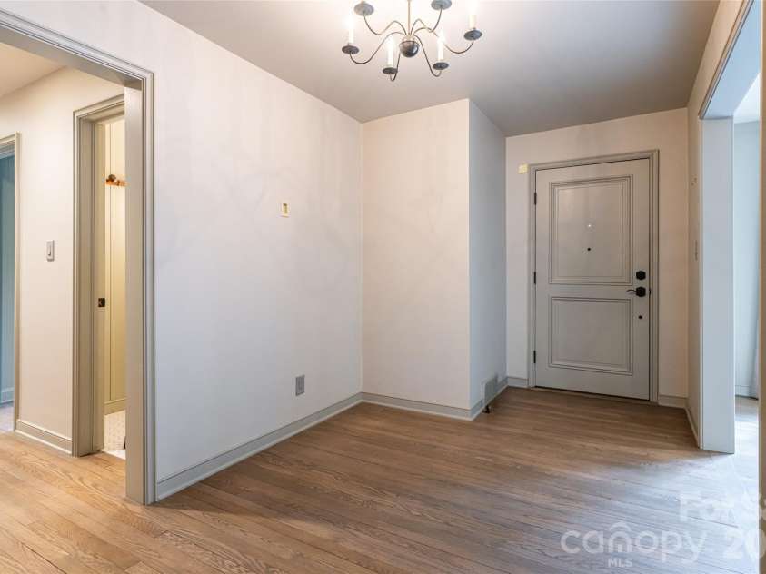 21 Pine Tree Circle, Asheville, NC 28804.  MLS# CAR4344611, YatesRealty ID 11264. Entry hall