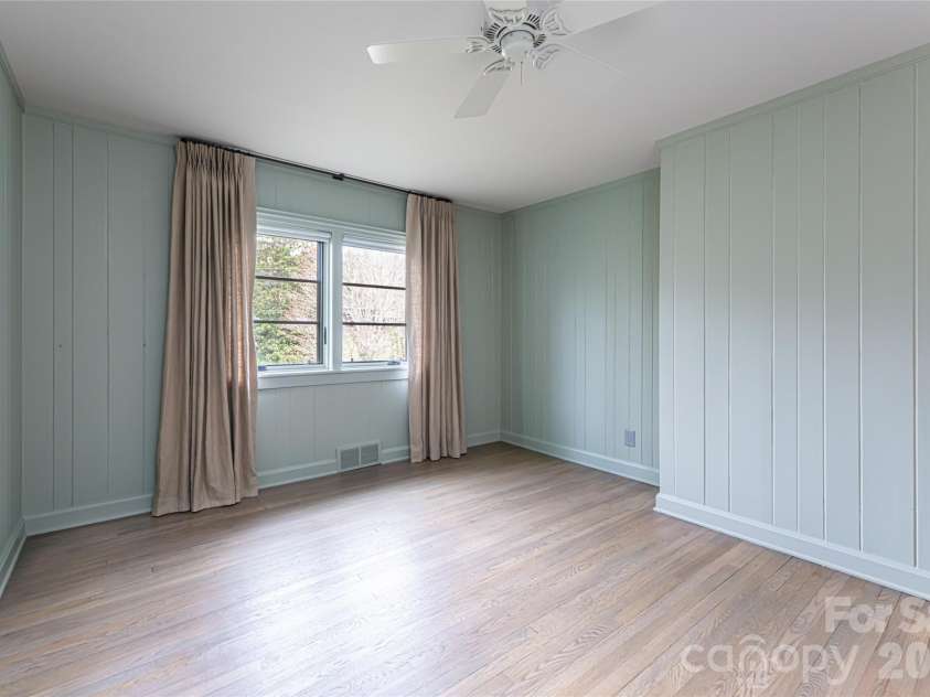 21 Pine Tree Circle, Asheville, NC 28804.  MLS# CAR4344611, YatesRealty ID 11264. Guest bedroom