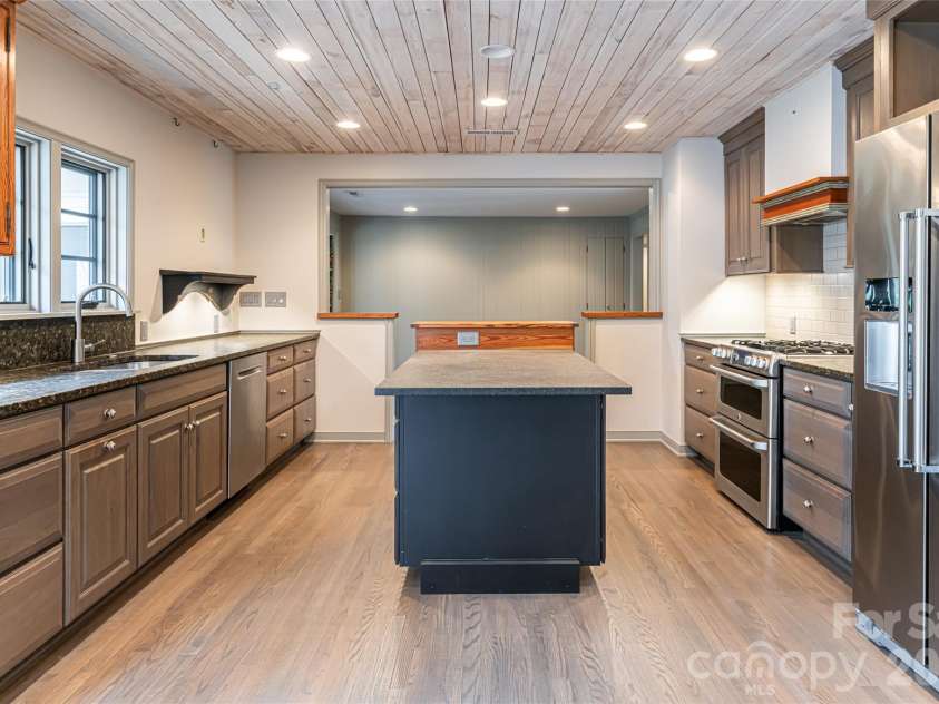 21 Pine Tree Circle, Asheville, NC 28804.  MLS# CAR4344611, YatesRealty ID 11264. Kitchen island