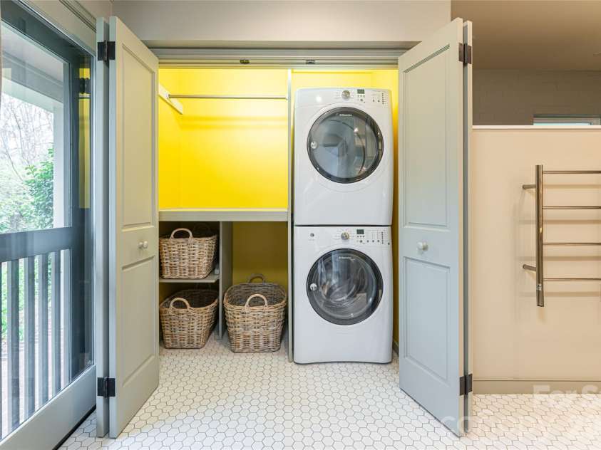 21 Pine Tree Circle, Asheville, NC 28804.  MLS# CAR4344611, YatesRealty ID 11264. Laundry in Primary