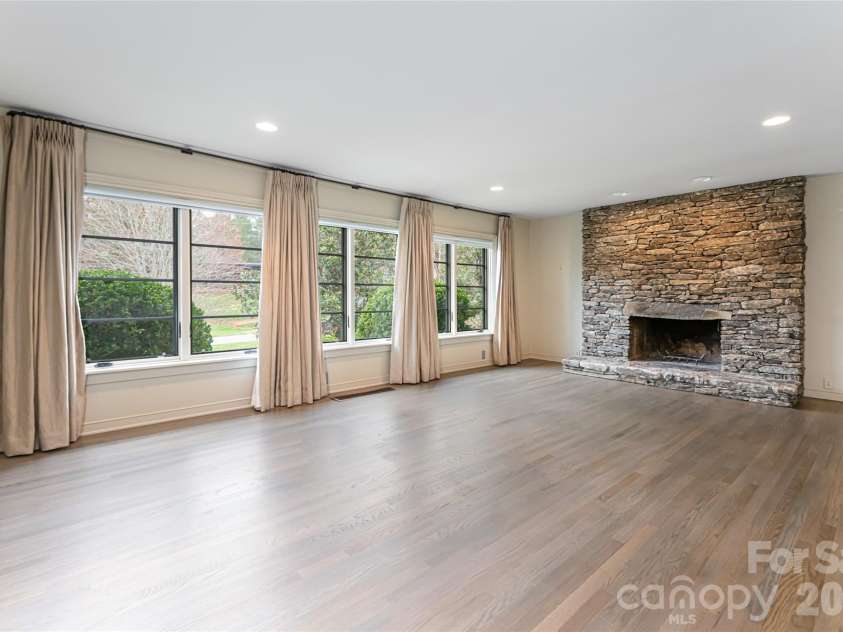 21 Pine Tree Circle, Asheville, NC 28804.  MLS# CAR4344611, YatesRealty ID 11264. Living Room