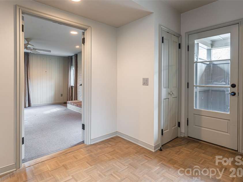 21 Pine Tree Circle, Asheville, NC 28804.  MLS# CAR4344611, YatesRealty ID 11264. Mud room