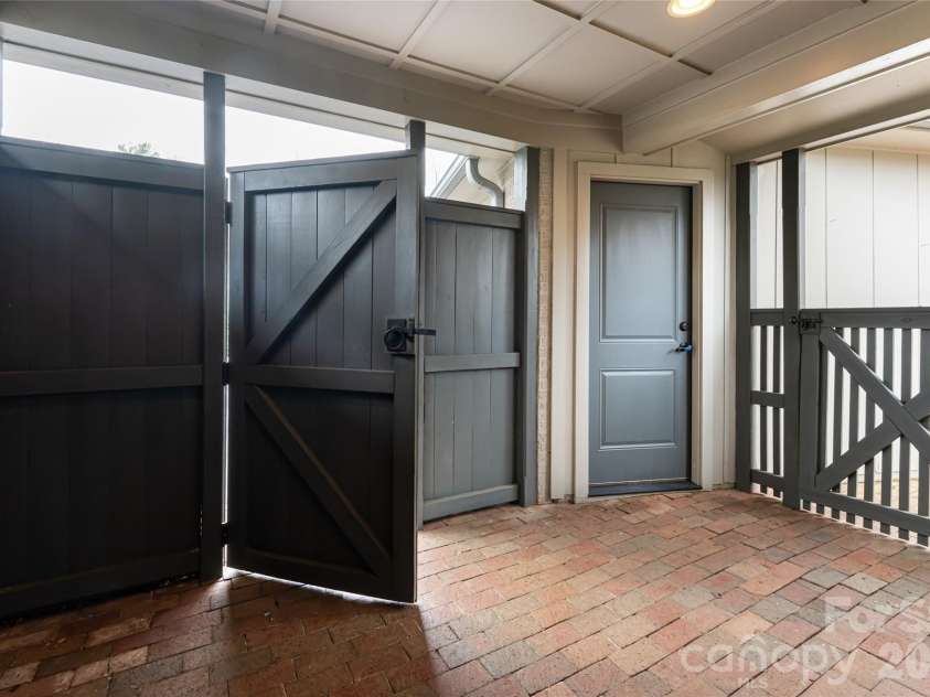 21 Pine Tree Circle, Asheville, NC 28804.  MLS# CAR4344611, YatesRealty ID 11264. Owner's entrance