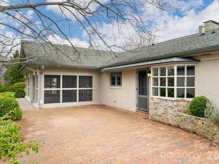 21 Pine Tree Circle, Asheville, NC 28804.  MLS# CAR4344611, YatesRealty ID 11264. Patio