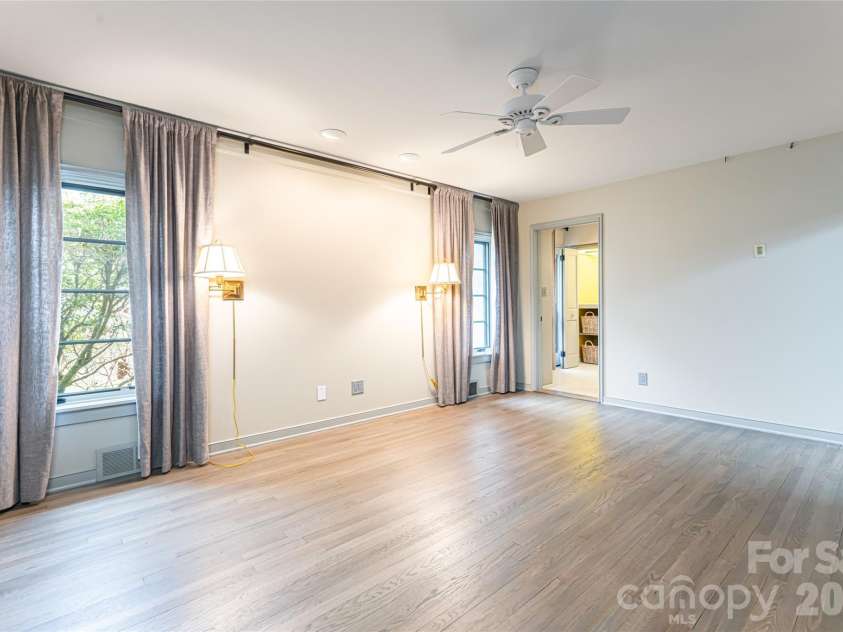 21 Pine Tree Circle, Asheville, NC 28804.  MLS# CAR4344611, YatesRealty ID 11264. Primary suite