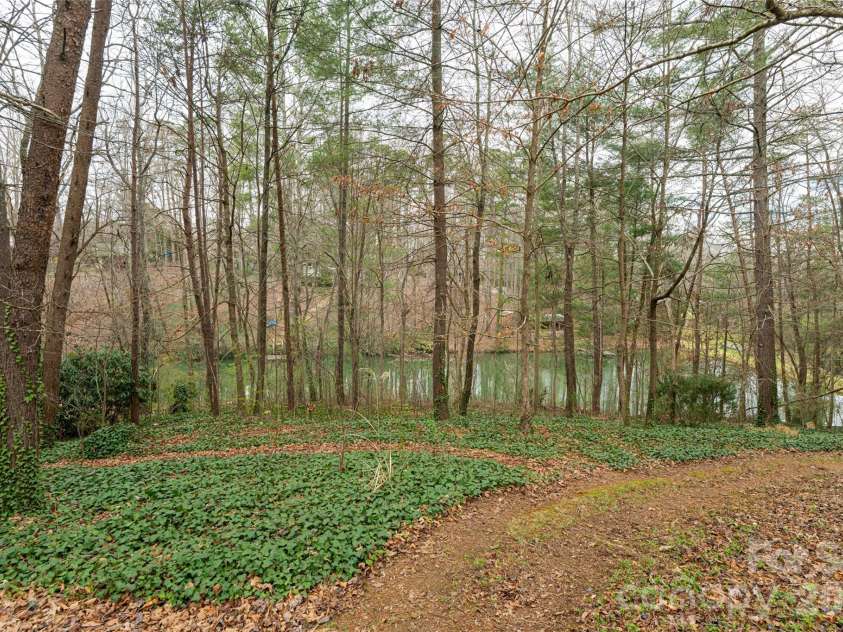 21 Pine Tree Circle, Asheville, NC 28804.  MLS# CAR4344611, YatesRealty ID 11264. Private Trails