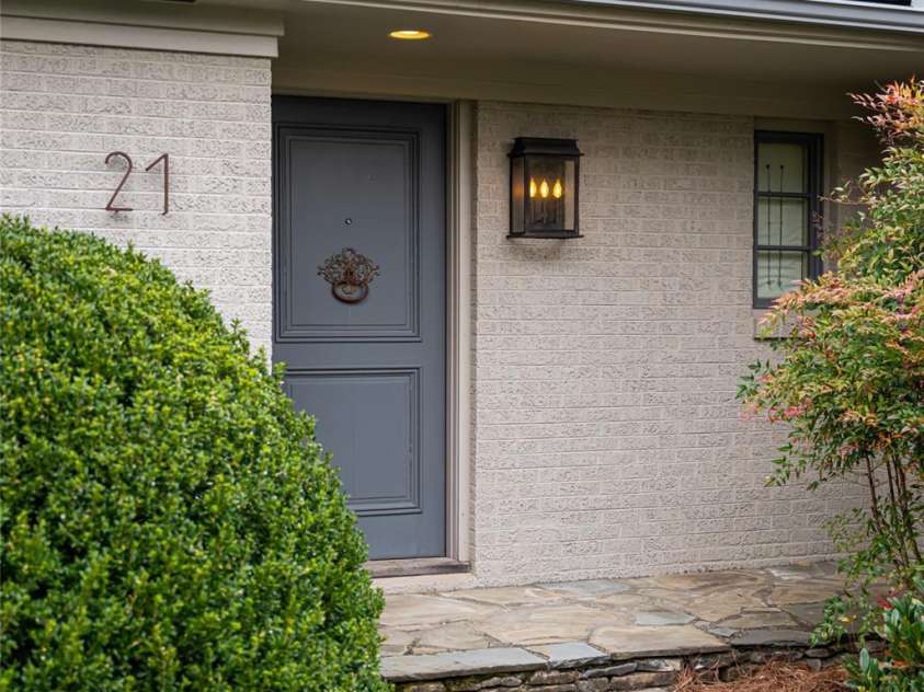 21 Pine Tree Circle, Asheville, NC 28804.  MLS# CAR4344611, YatesRealty ID 11264. Welcome