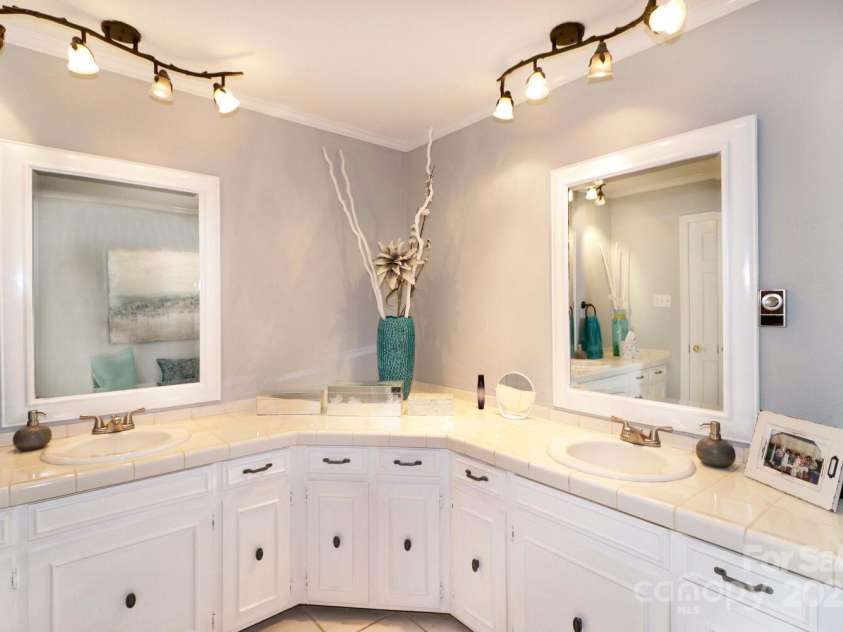 4723 Old Mountain Road, Stony Point, NC 28678.  MLS# CAR4198958, YatesRealty ID 11264. 