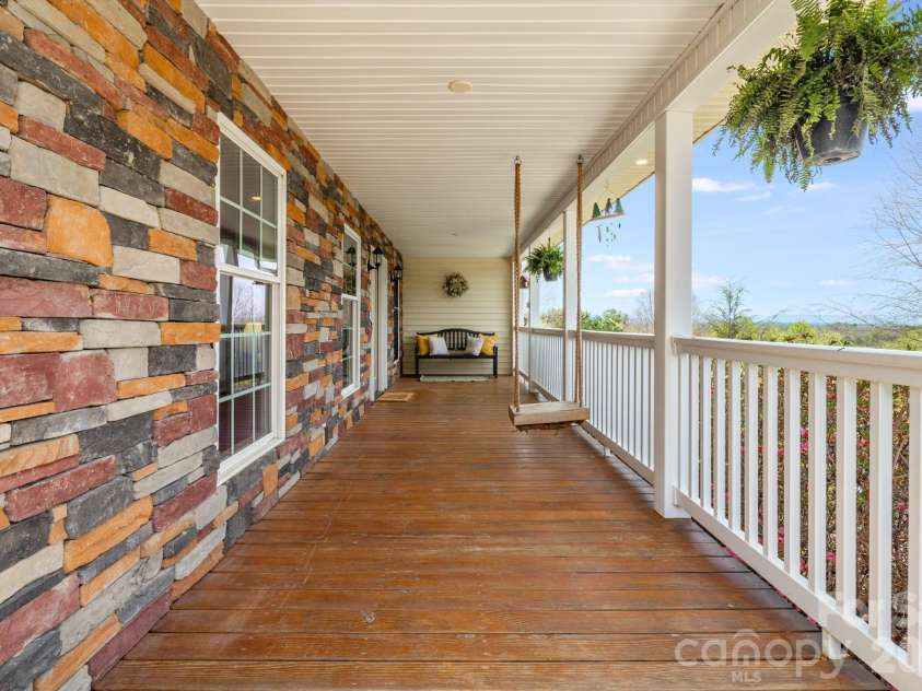 17 Moss Pink Place, Asheville, NC 28806.  MLS# CAR4363290, YatesRealty ID 11265. 