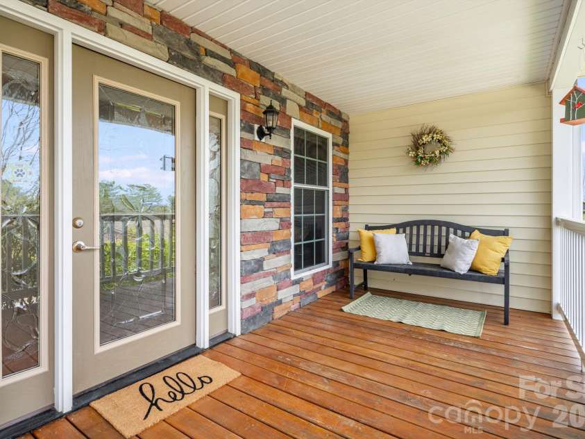 17 Moss Pink Place, Asheville, NC 28806.  MLS# CAR4363290, YatesRealty ID 11265. 