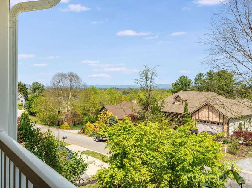 17 Moss Pink Place, Asheville, NC 28806.  MLS# CAR4363290, YatesRealty ID 11265. 