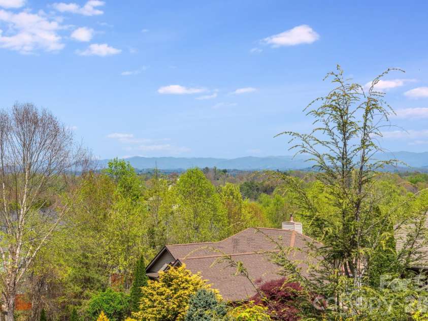 17 Moss Pink Place, Asheville, NC 28806.  MLS# CAR4363290, YatesRealty ID 11265. 