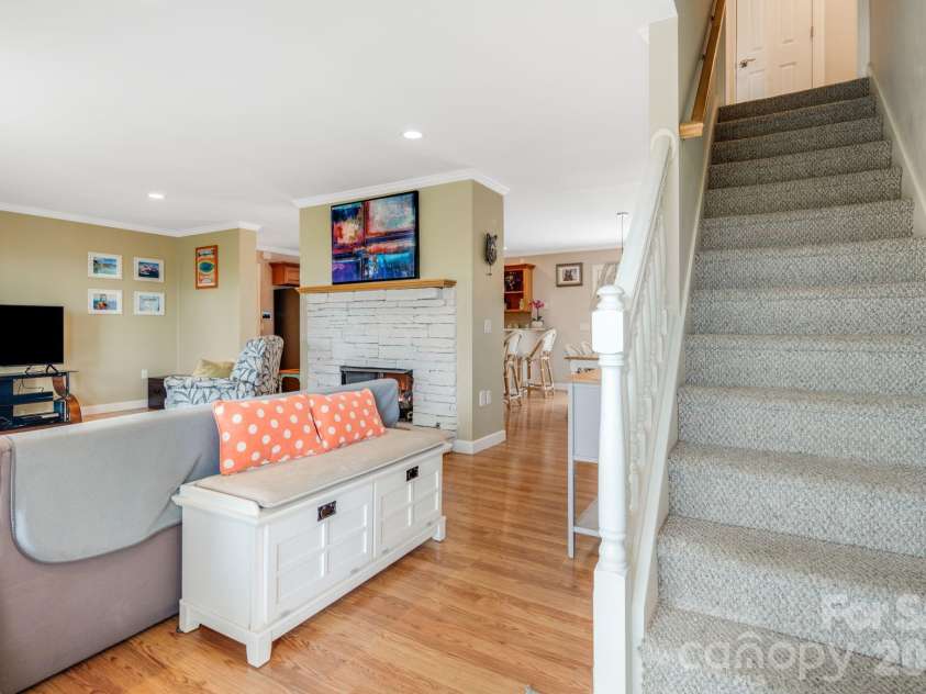 17 Moss Pink Place, Asheville, NC 28806.  MLS# CAR4363290, YatesRealty ID 11265. 