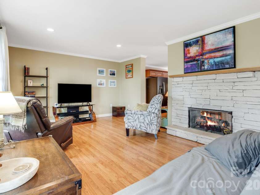 17 Moss Pink Place, Asheville, NC 28806.  MLS# CAR4363290, YatesRealty ID 11265. 