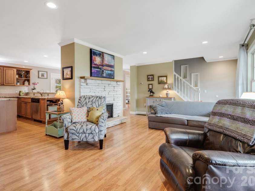 17 Moss Pink Place, Asheville, NC 28806.  MLS# CAR4363290, YatesRealty ID 11265. 