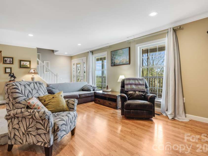 17 Moss Pink Place, Asheville, NC 28806.  MLS# CAR4363290, YatesRealty ID 11265. 