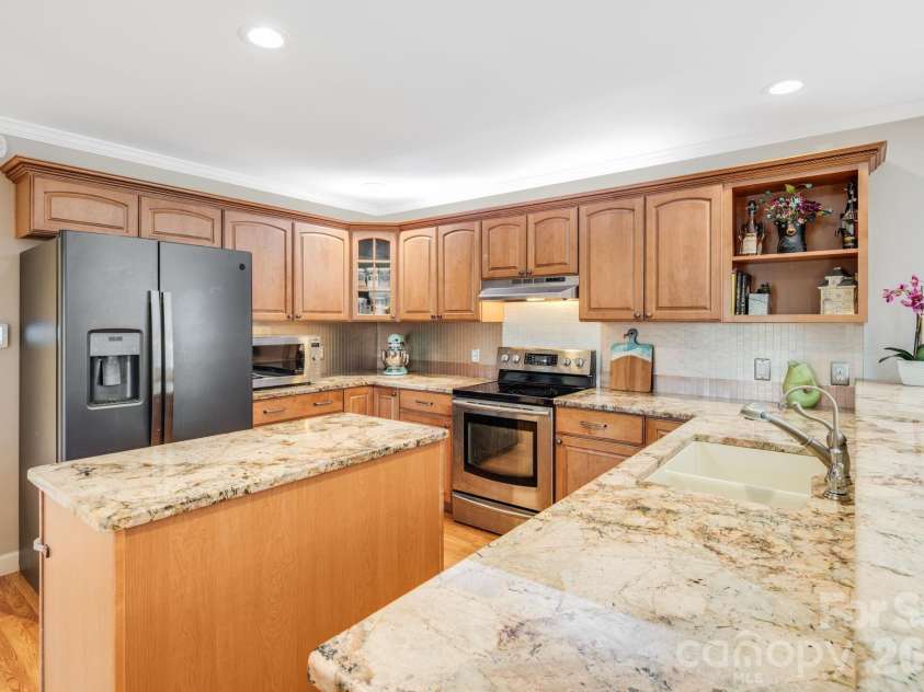 17 Moss Pink Place, Asheville, NC 28806.  MLS# CAR4363290, YatesRealty ID 11265. 