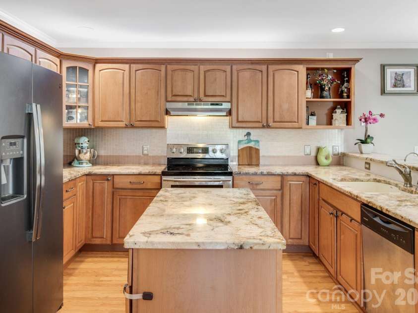 17 Moss Pink Place, Asheville, NC 28806.  MLS# CAR4363290, YatesRealty ID 11265. 