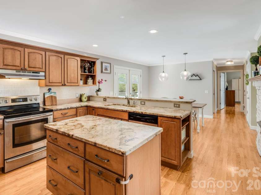 17 Moss Pink Place, Asheville, NC 28806.  MLS# CAR4363290, YatesRealty ID 11265. 