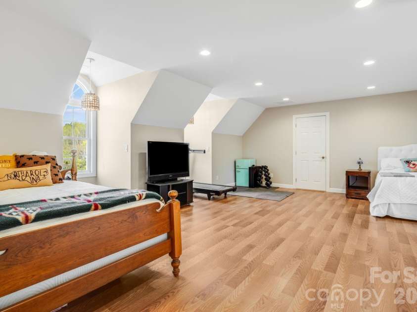 17 Moss Pink Place, Asheville, NC 28806.  MLS# CAR4363290, YatesRealty ID 11265. 