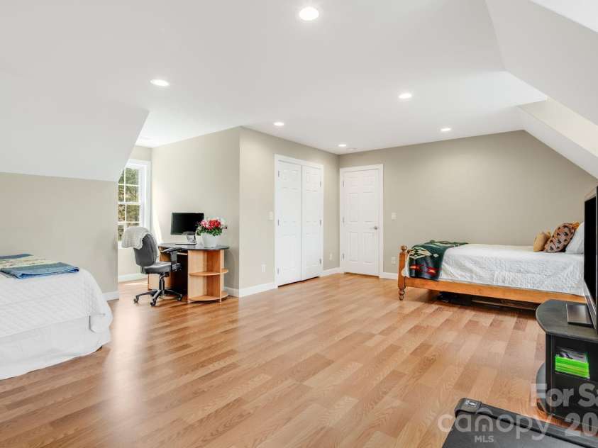 17 Moss Pink Place, Asheville, NC 28806.  MLS# CAR4363290, YatesRealty ID 11265. 