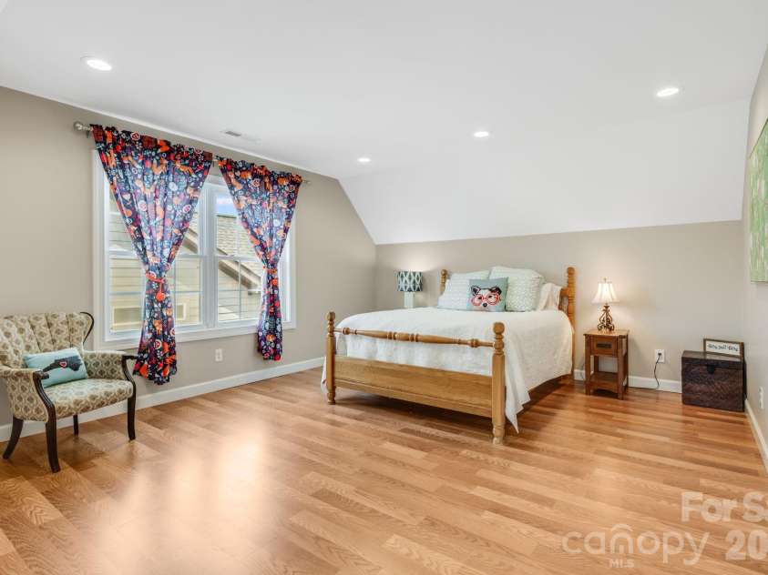 17 Moss Pink Place, Asheville, NC 28806.  MLS# CAR4363290, YatesRealty ID 11265. 