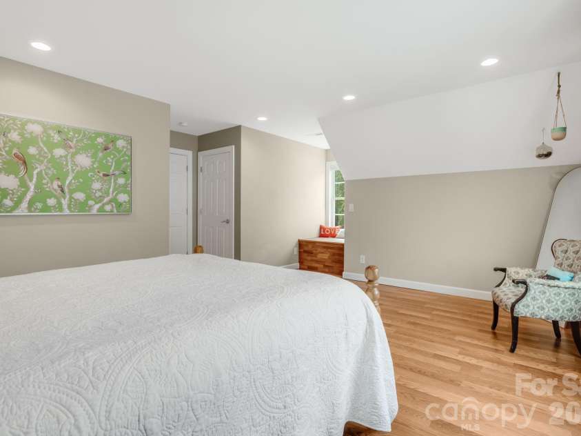 17 Moss Pink Place, Asheville, NC 28806.  MLS# CAR4363290, YatesRealty ID 11265. 