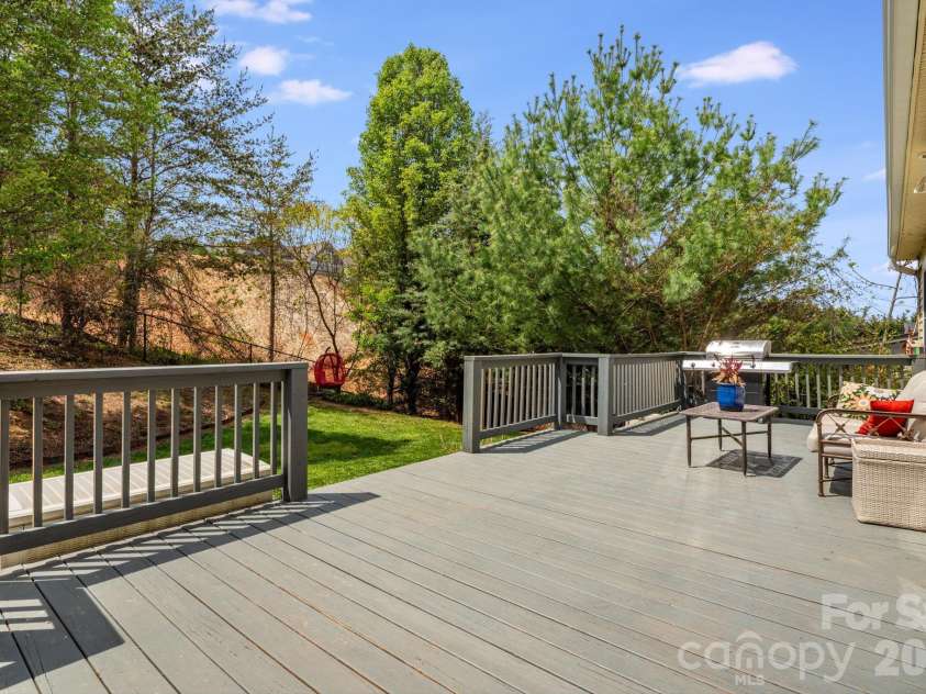17 Moss Pink Place, Asheville, NC 28806.  MLS# CAR4363290, YatesRealty ID 11265. 