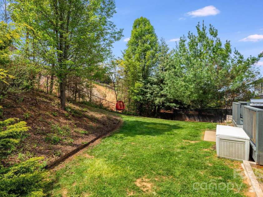 17 Moss Pink Place, Asheville, NC 28806.  MLS# CAR4363290, YatesRealty ID 11265. 